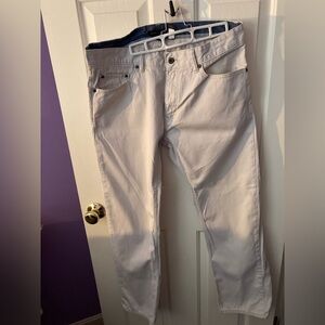 Banana Republic Men's Bedford 5 pocket Jeans in Soft White Gray. Size 34x30